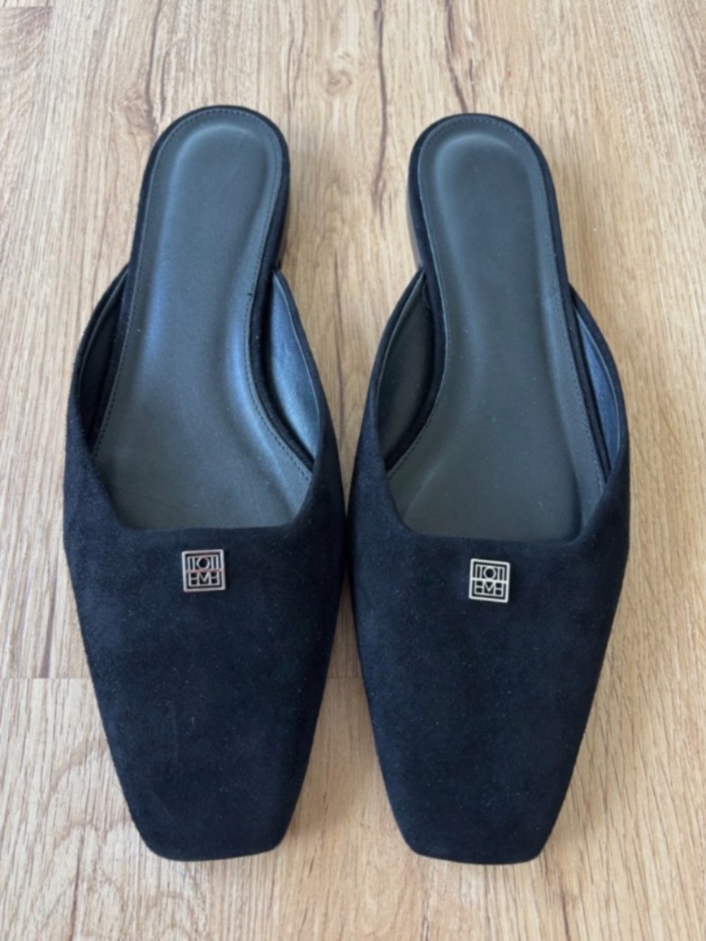 ★100% Authentic NEW Org. $530 Toteme Suede Flat Mules Black EU40★ - Picture 6 of 10